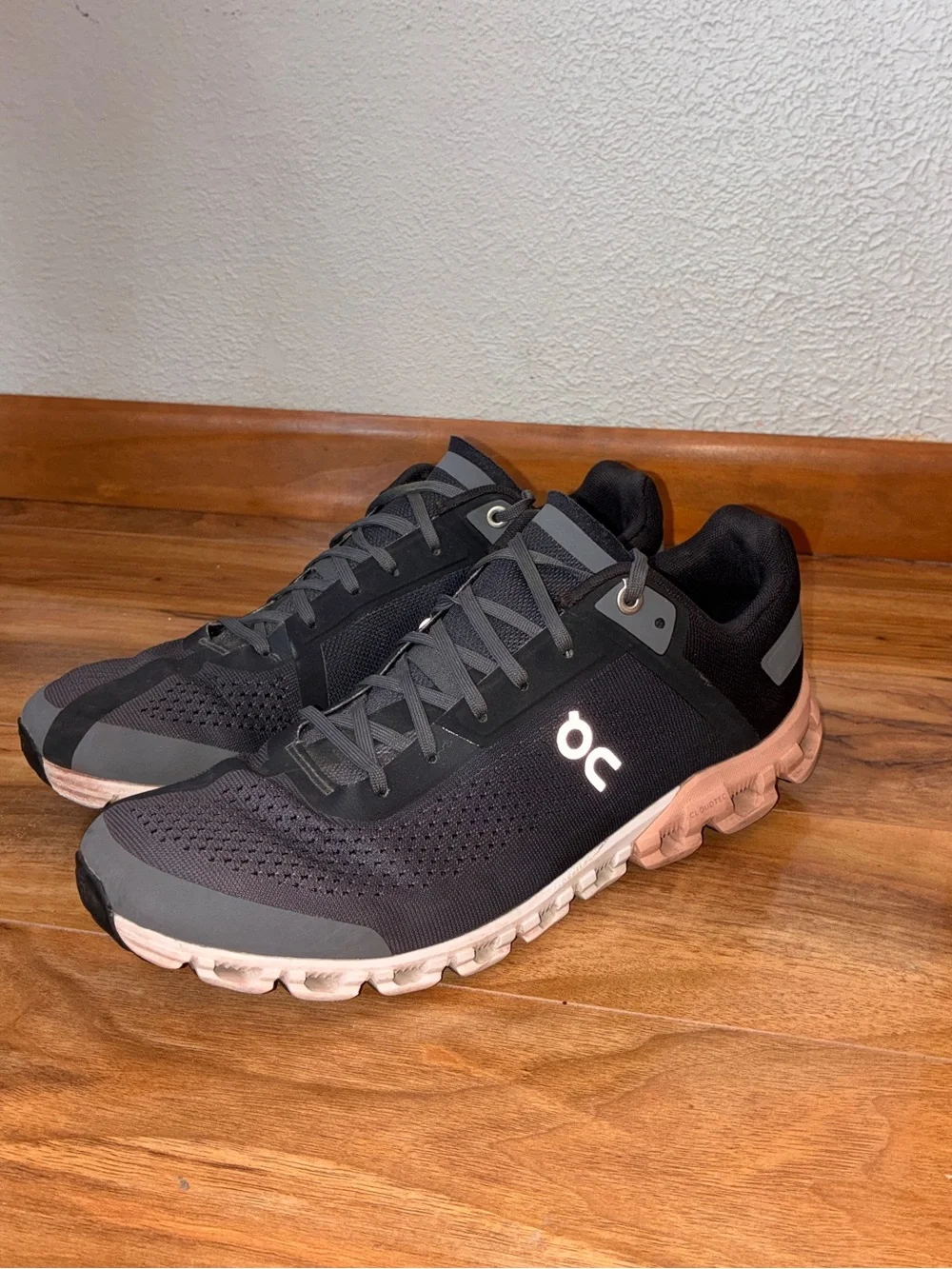 On Cloud Women’s Cloudflow Athletic Running Shoe Sneakers, rock rose - size 10